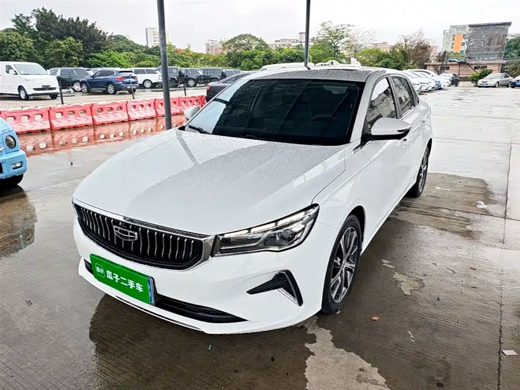 Geely Emgrand 2022