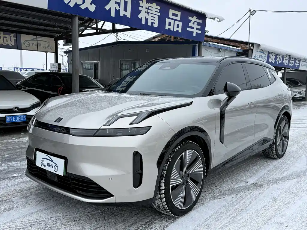 Lynk & Co 08 EM-P 2024