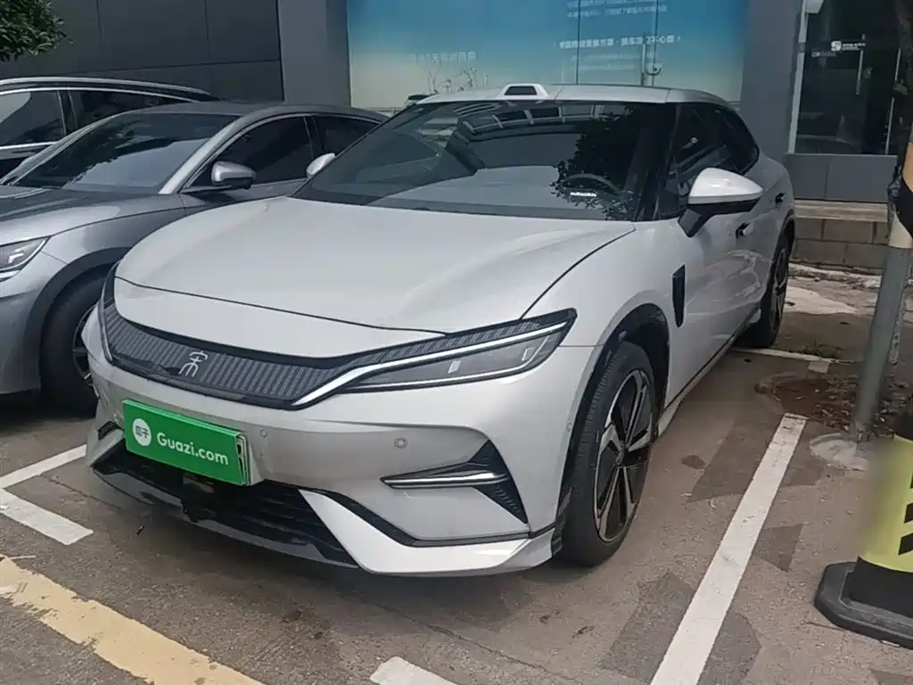 BYD L EV 2025