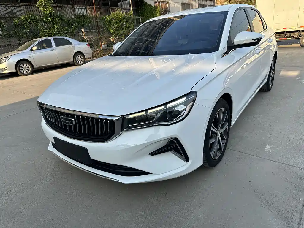 Geely Emgrand 2022