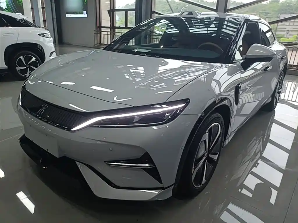 BYD L EV 2025