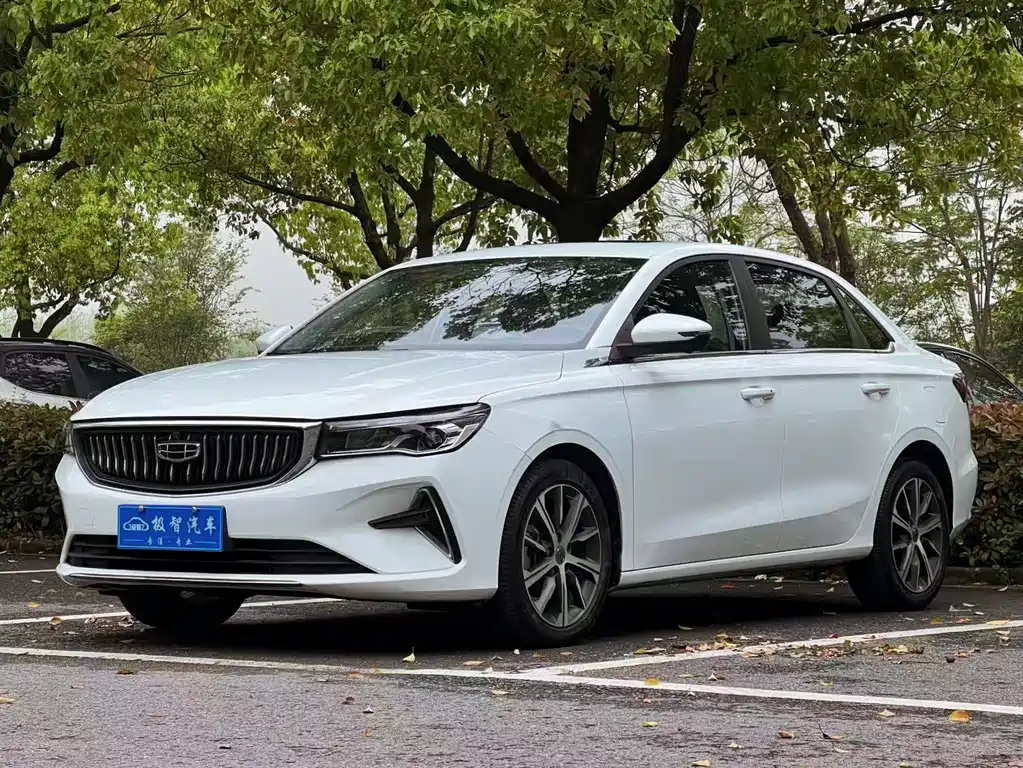Geely Emgrand 2022