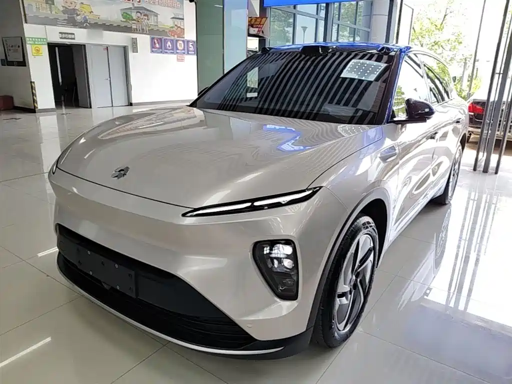 NIO ES8 2025