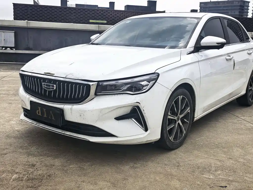 Geely Emgrand 2022