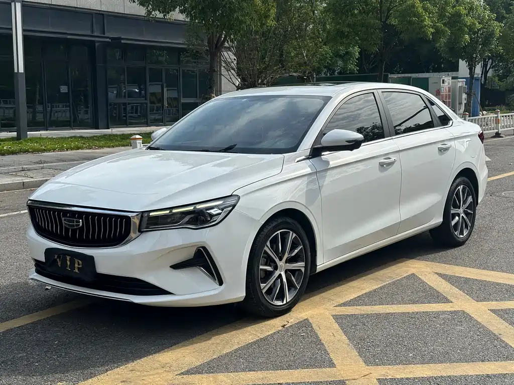 Geely Emgrand 2022