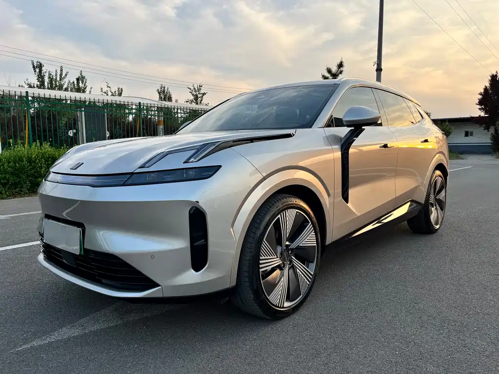 Lynk & Co 08 EM-P 2024