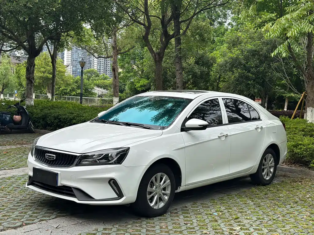 Geely Emgrand 2022