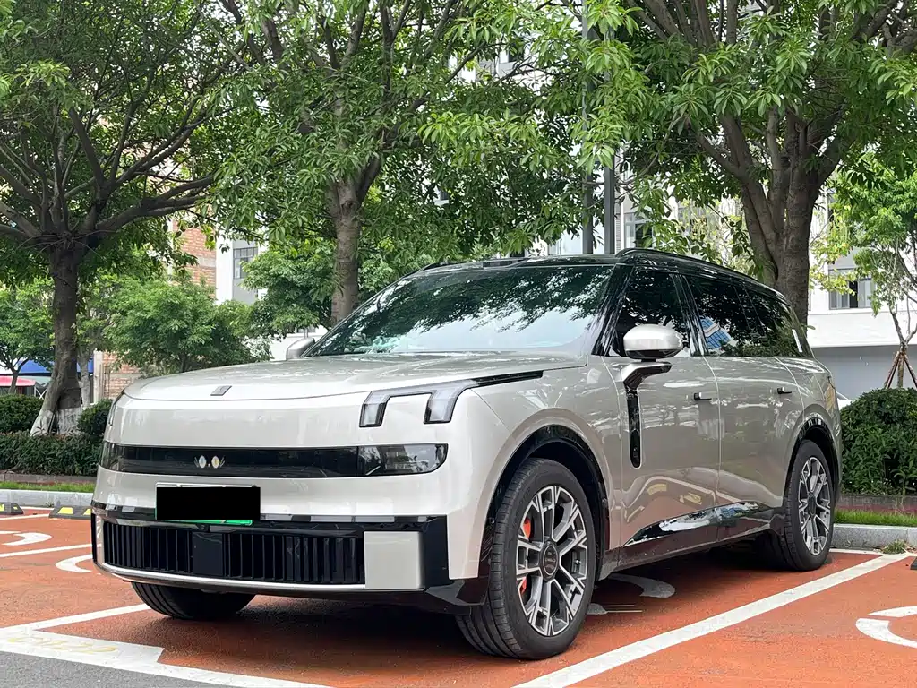 Lynk & Co 领克900 2025
