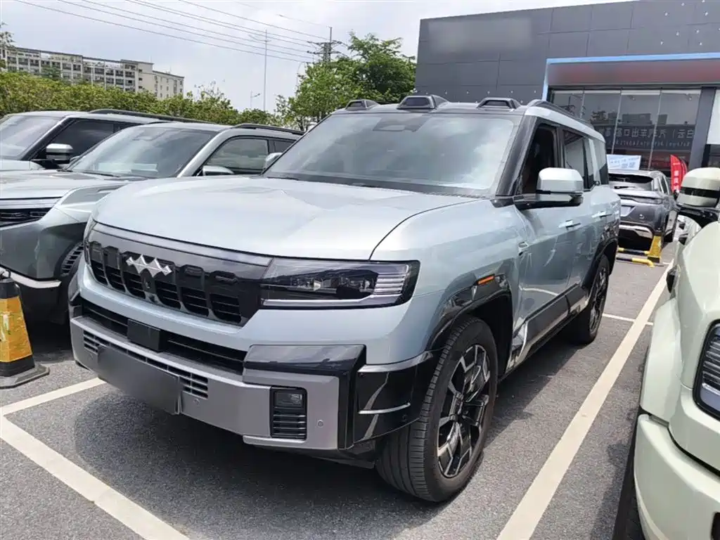 Fang Cheng Bao Leopard 8 2025