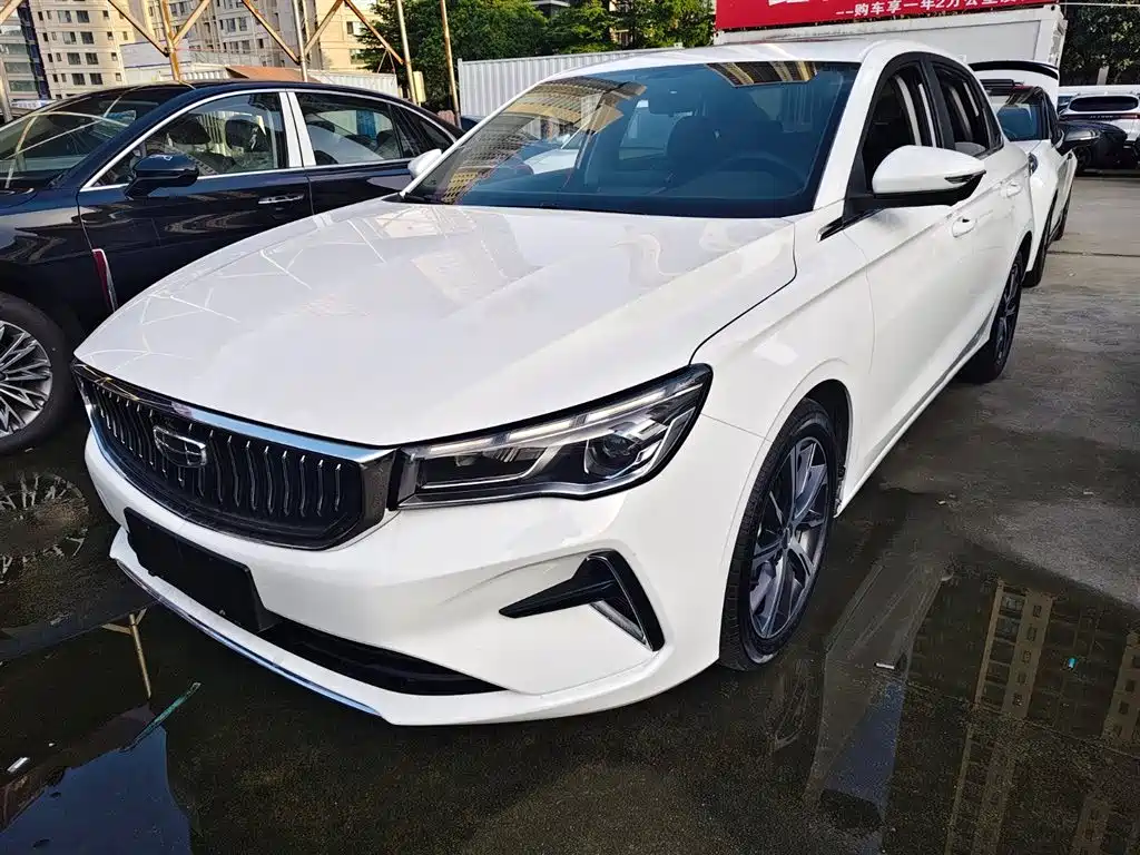 Geely Emgrand 2021