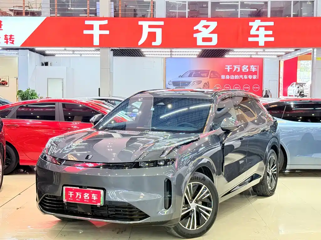 Lynk & Co 08 EM-P 2024