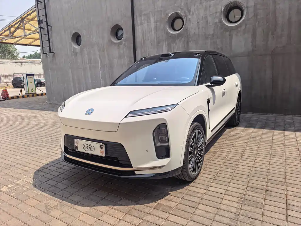 NIO ES8 2025