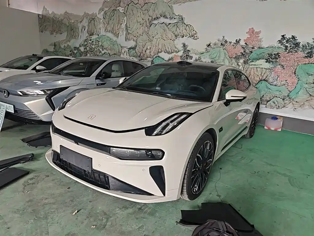 Zeekr 001 2025