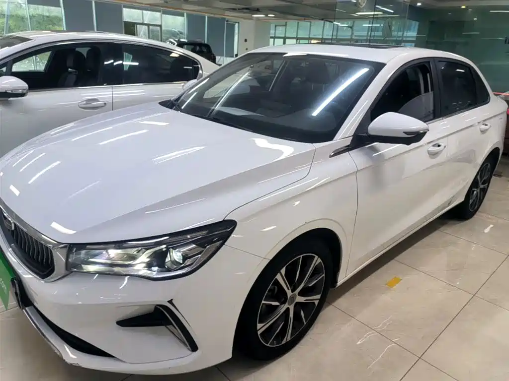 Geely Emgrand 2022