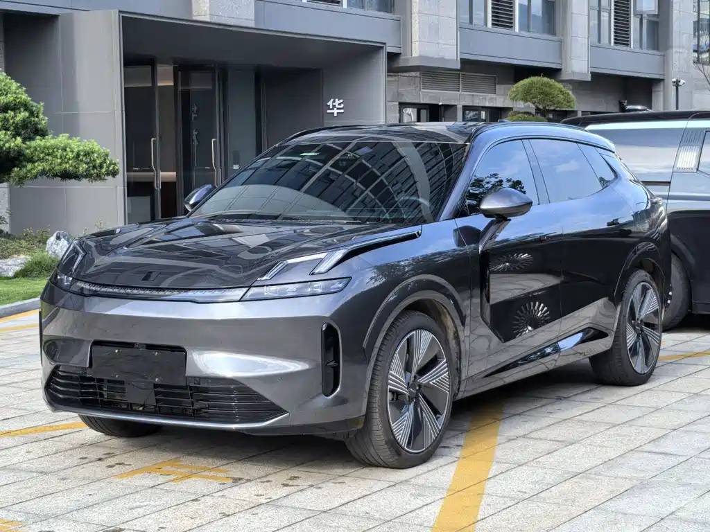 Lynk & Co 08 EM-P 2024