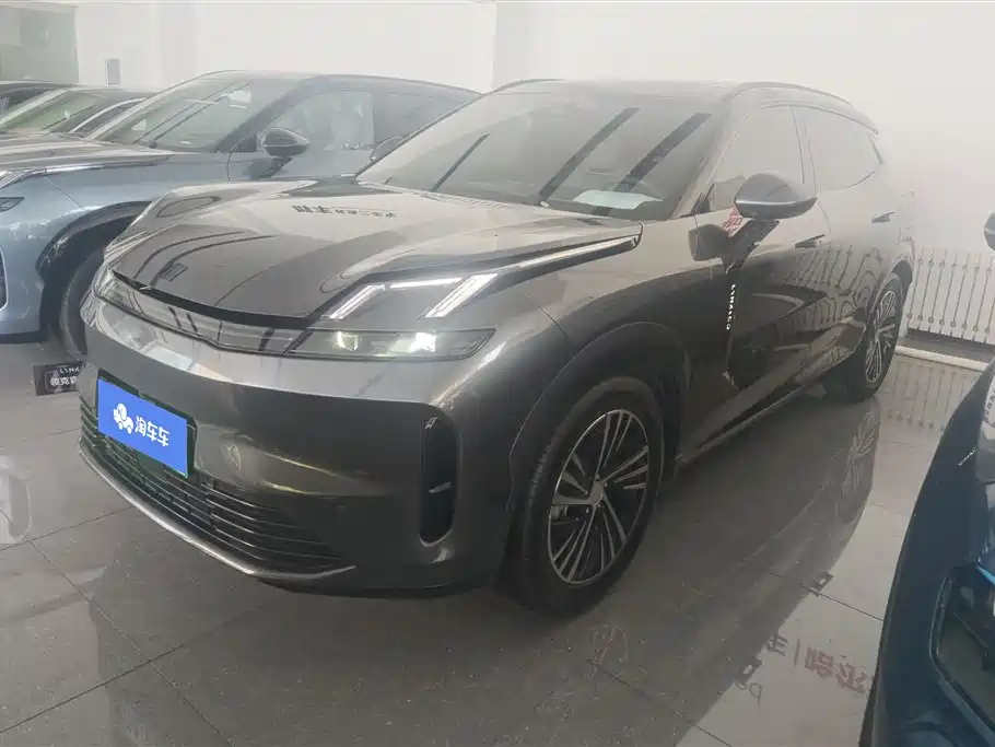 Lynk & Co 08 EM-P 2025