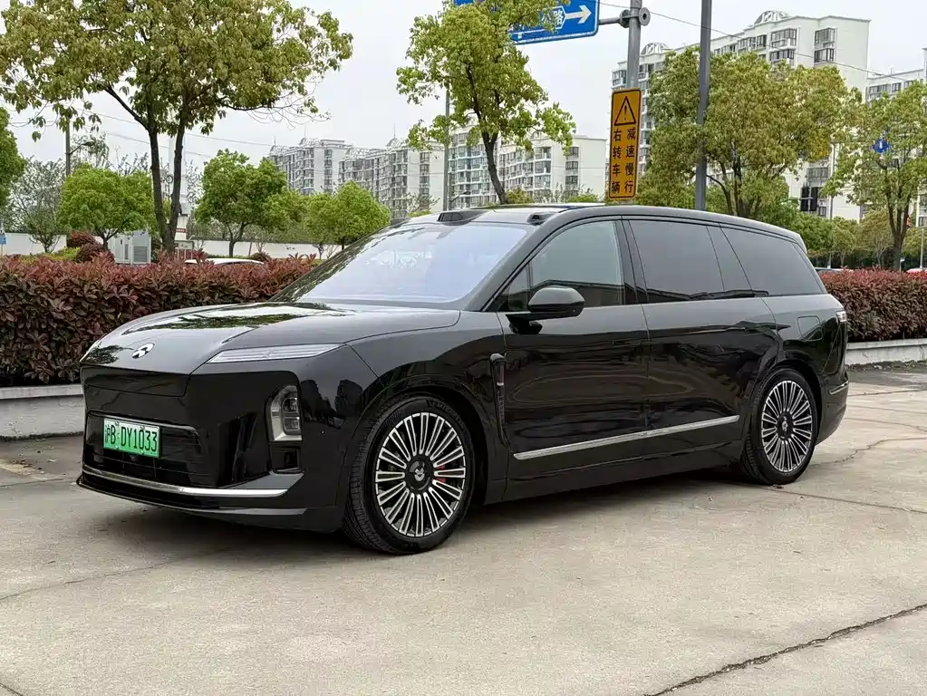 NIO ES8 2025