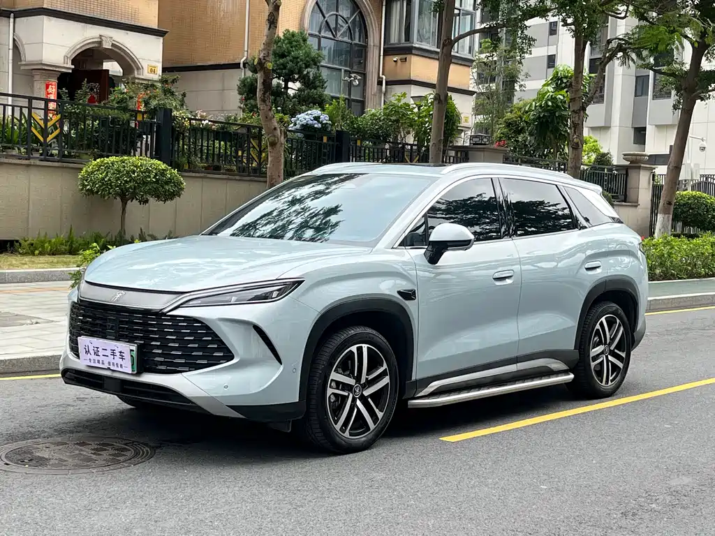 BYD L DM-i 2025