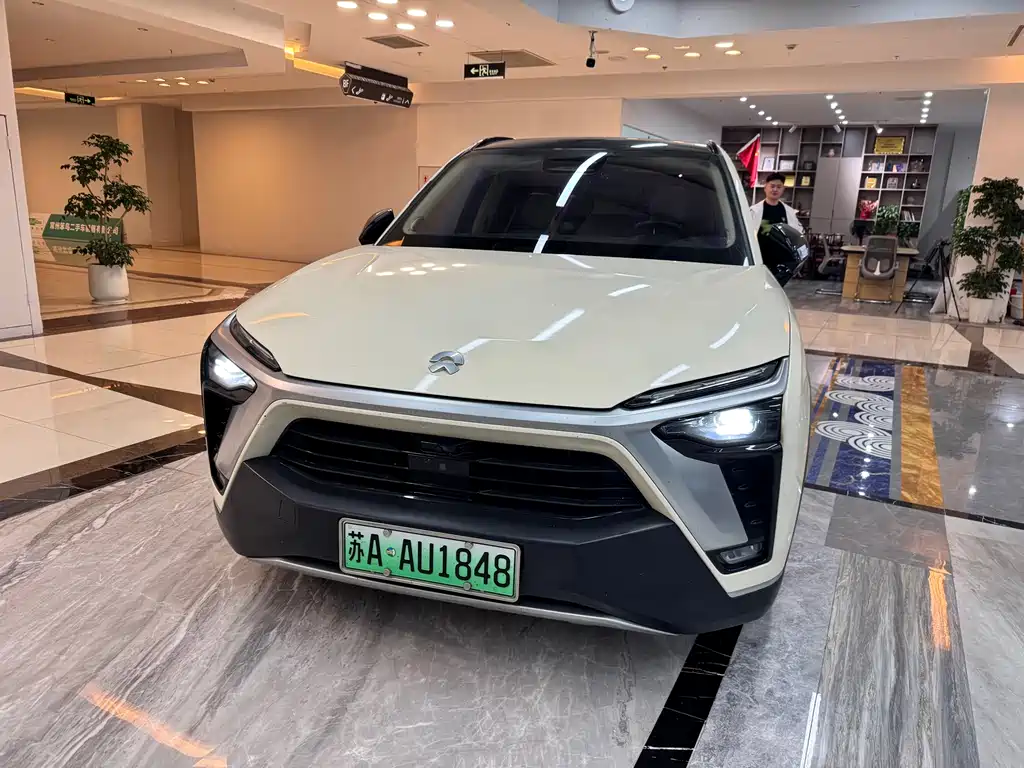 NIO ES8 2021