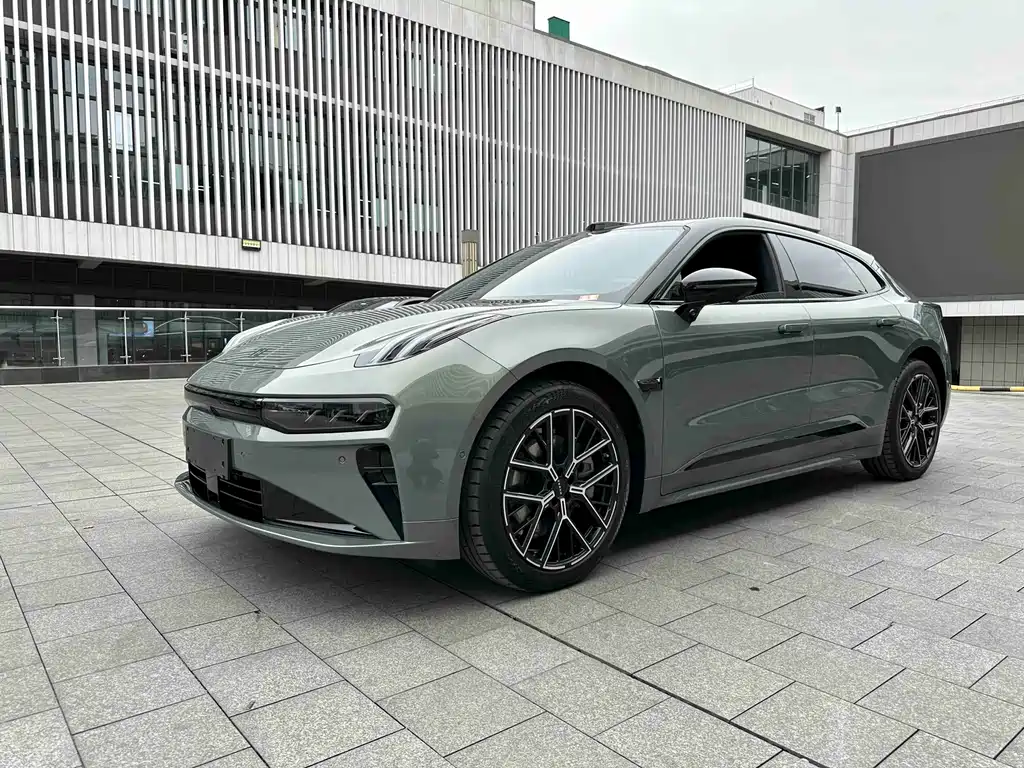Zeekr 001 2025