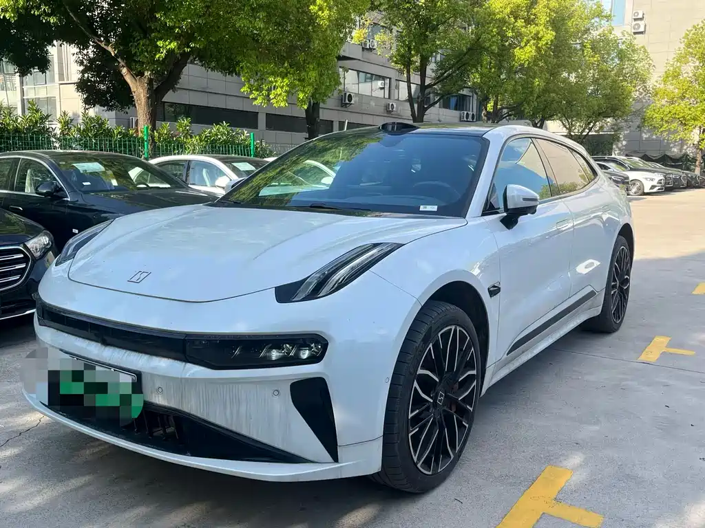 Zeekr 001 2025