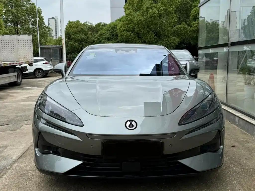 Denza Denza Z9GT 2024