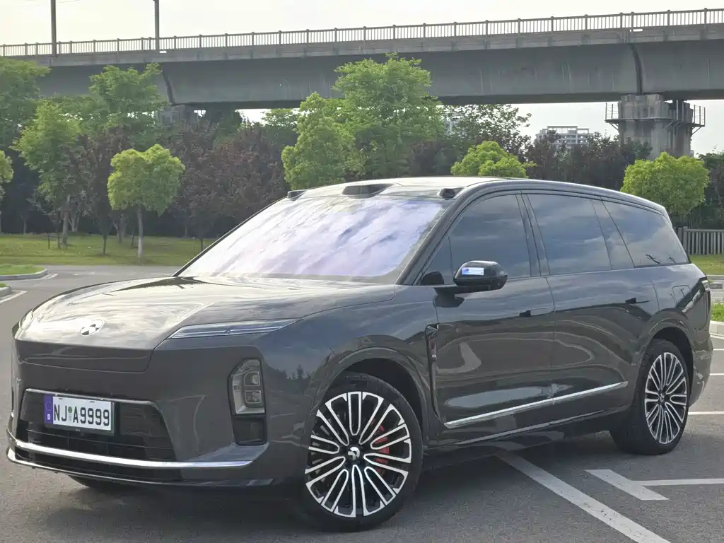 NIO ES8 2025