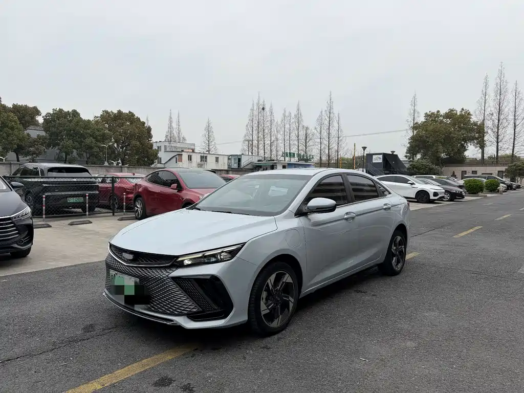 Geely L HiP 2022