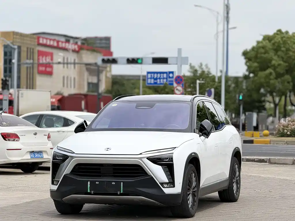 NIO ES8 2021