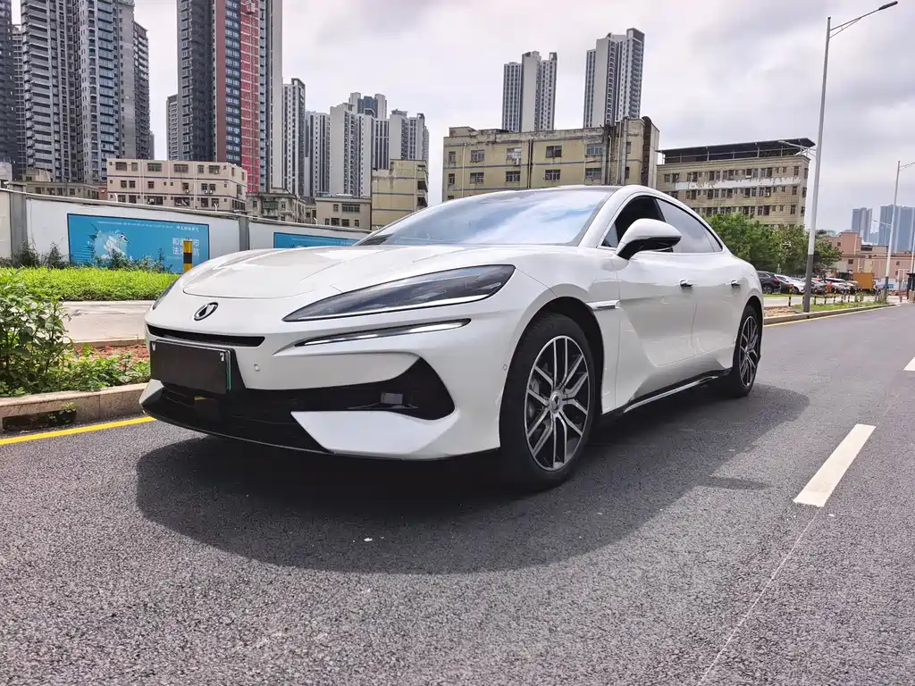 Denza Denza Z9 2025