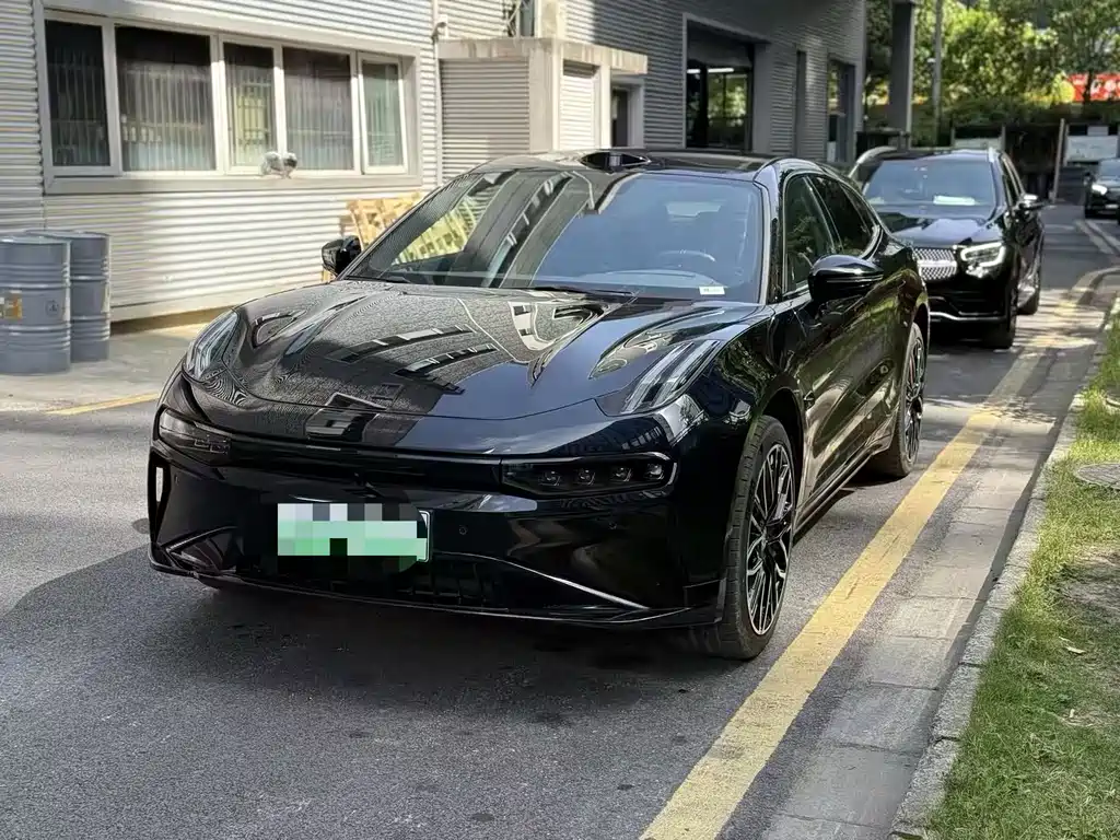 Zeekr 001 2025