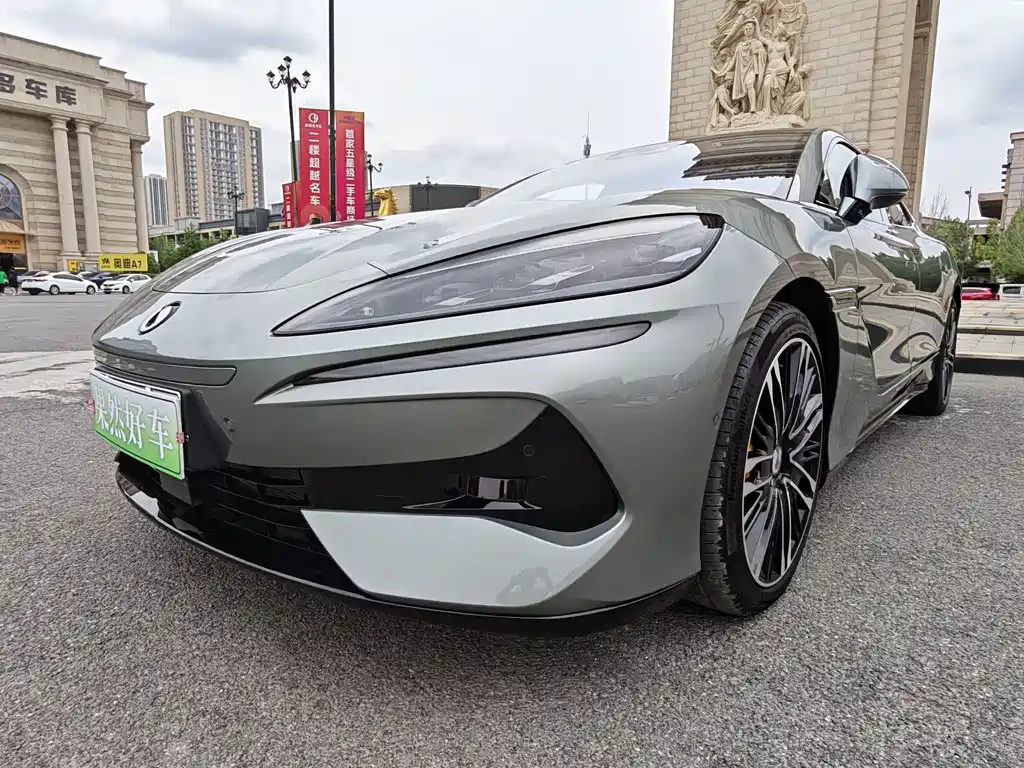 Denza Denza Z9GT 2025