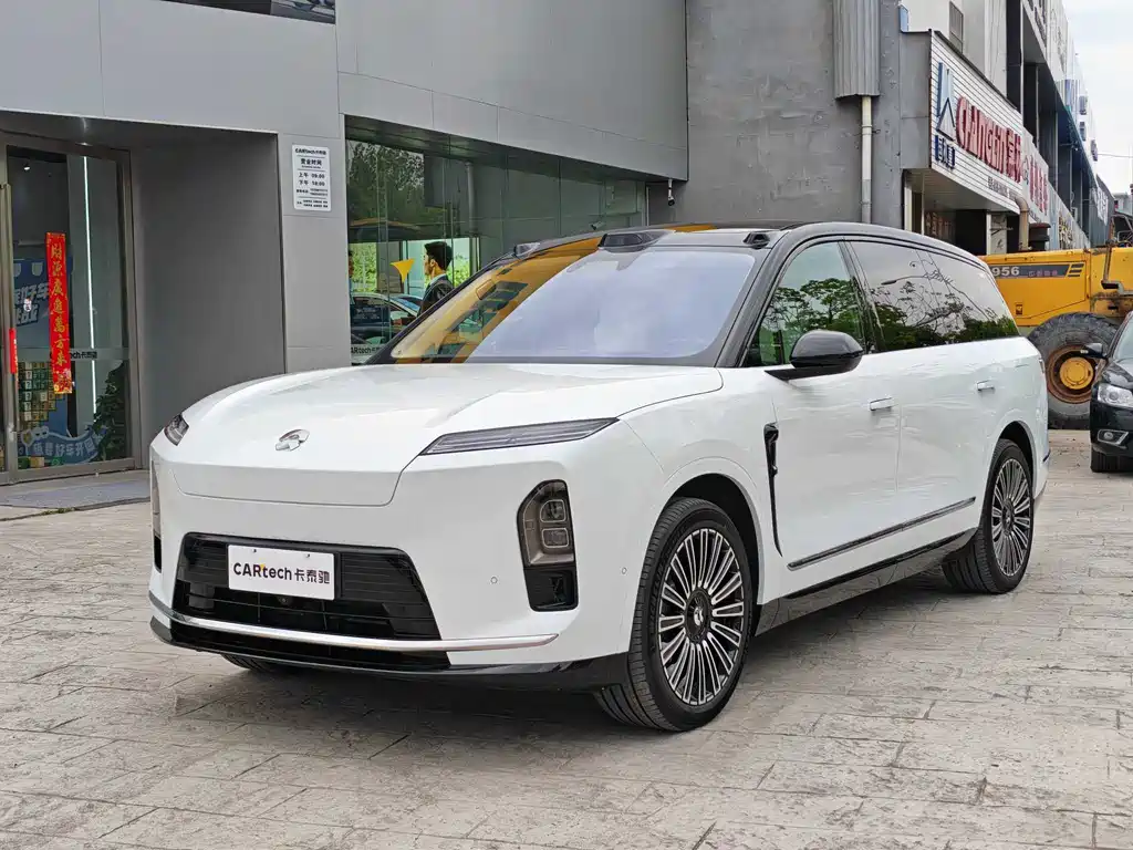 NIO ES8 2025