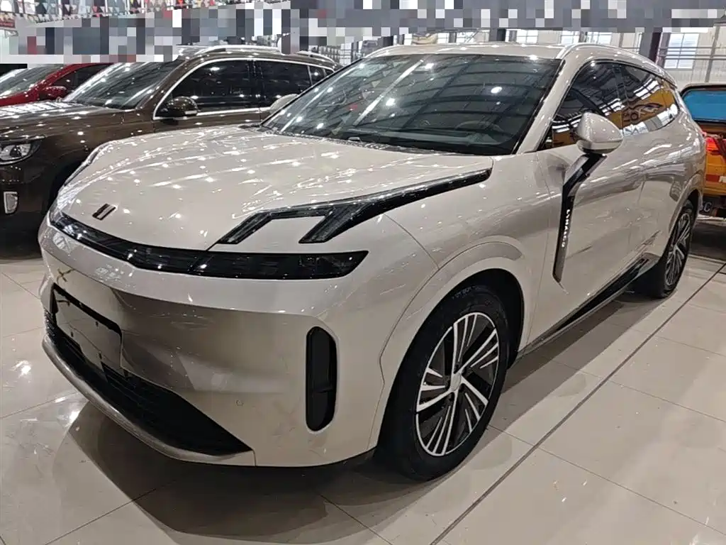 Lynk & Co 08 EM-P 2023