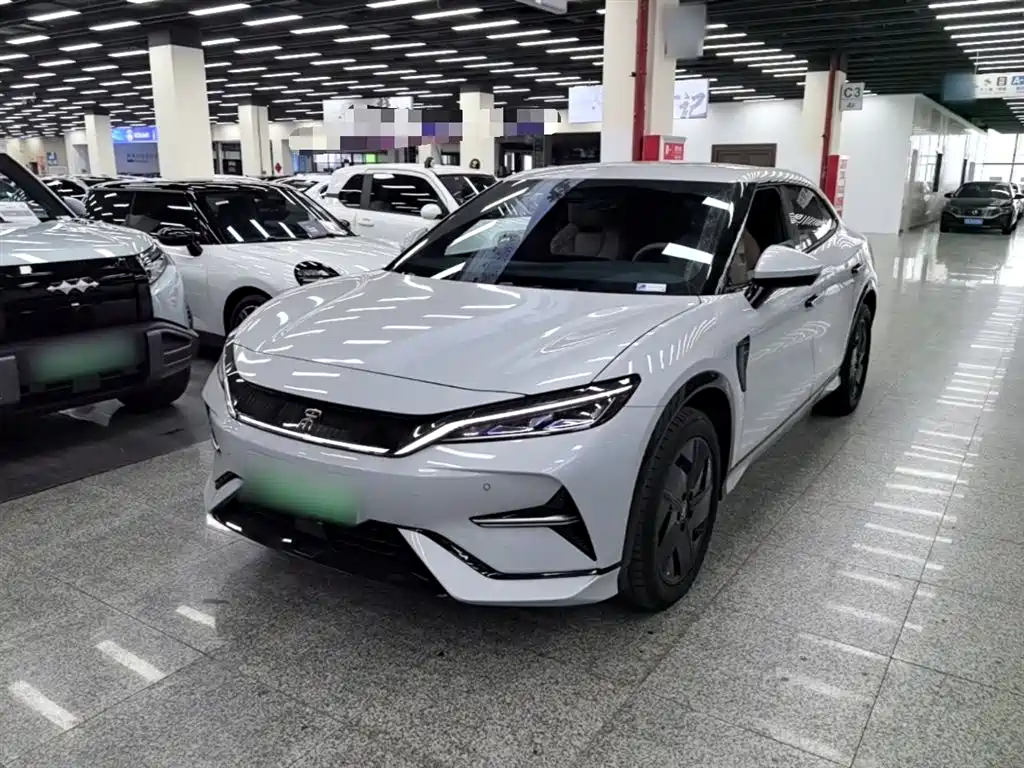 BYD L EV 2025