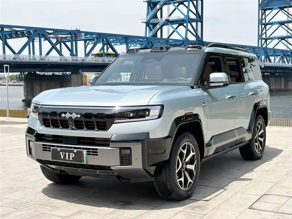 Fang Cheng Bao Leopard 8 2025