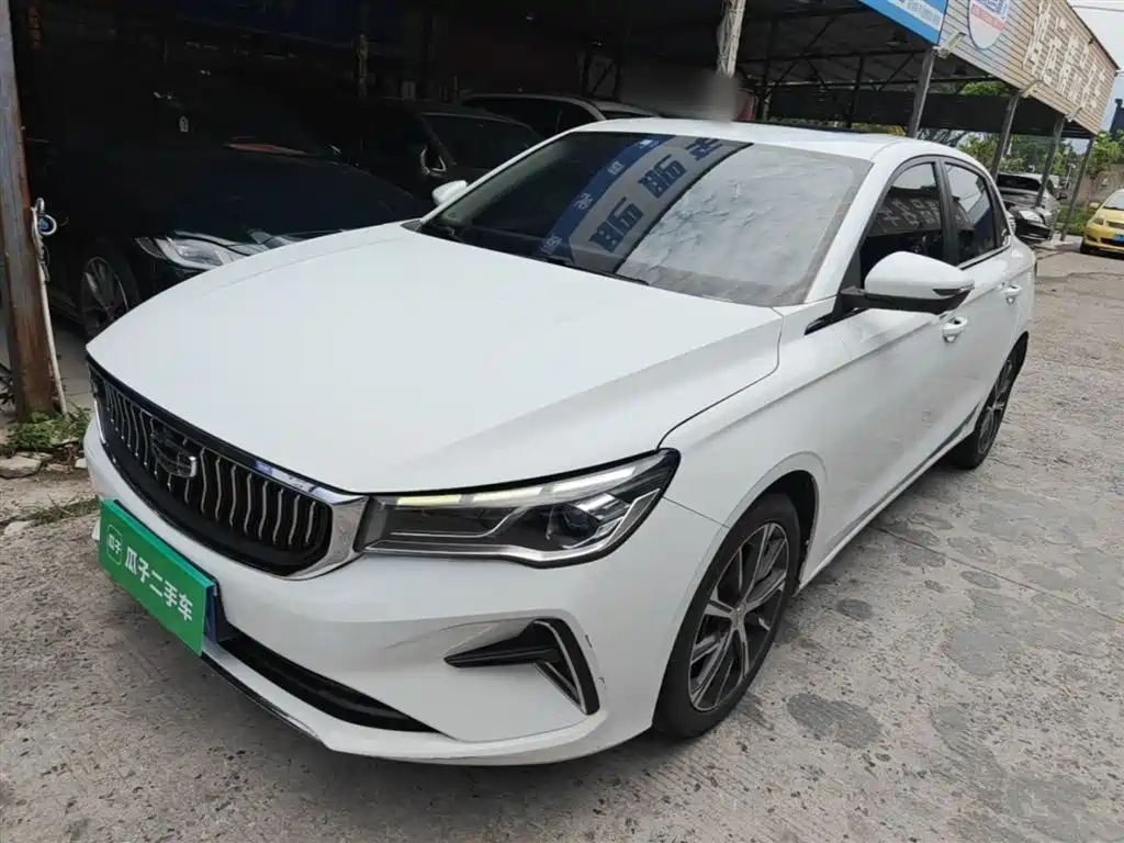 Geely Emgrand 2022