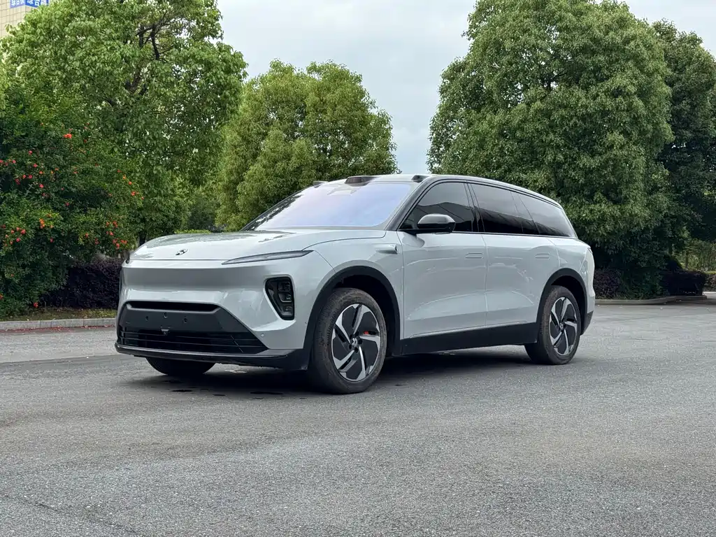 NIO ES8 2024