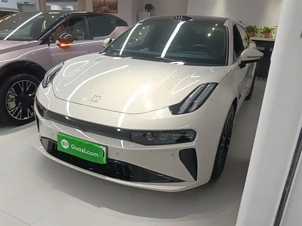 Zeekr 001 2025