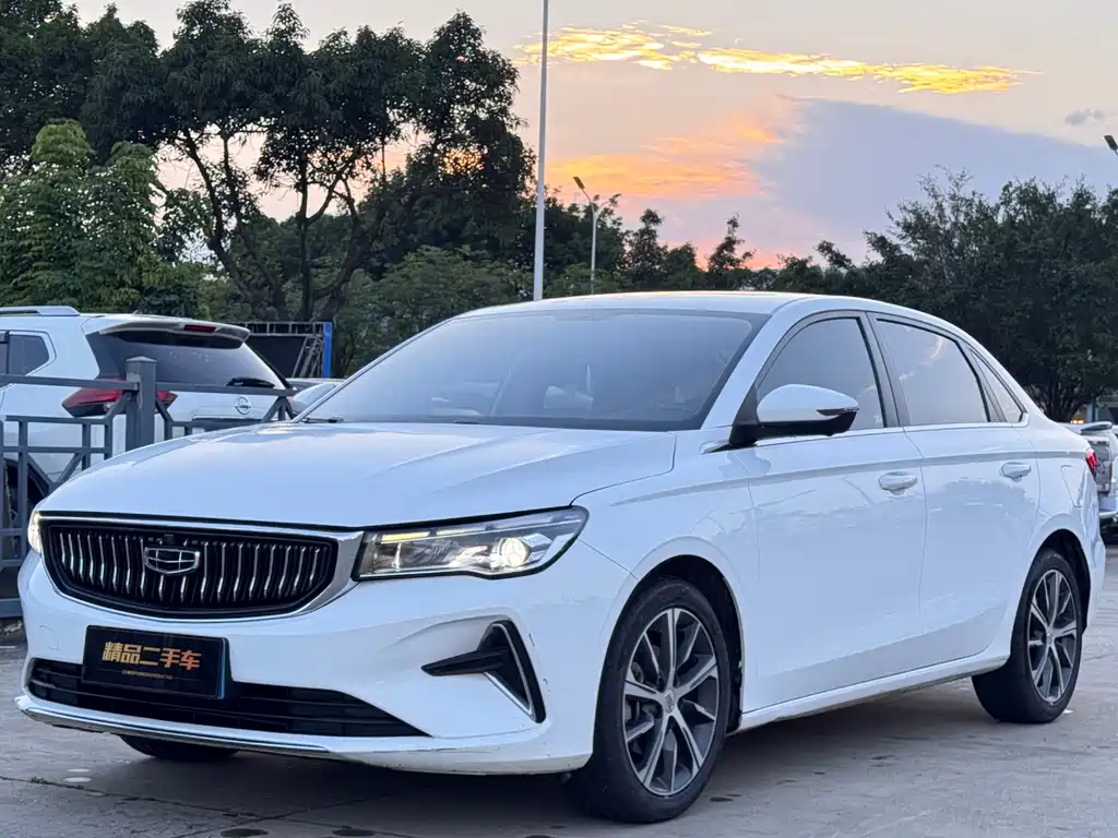 Geely Emgrand 2022