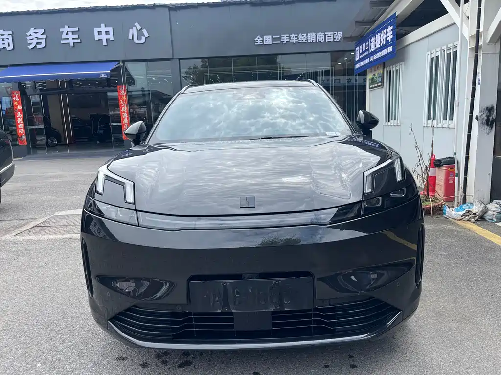 Lynk & Co 08 EM-P 2023