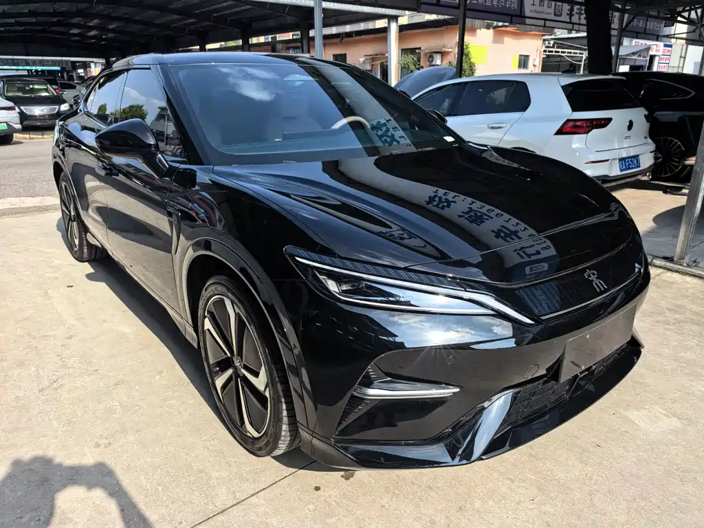 BYD L EV 2024