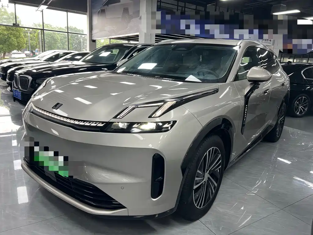 Lynk & Co 08 EM-P 2024