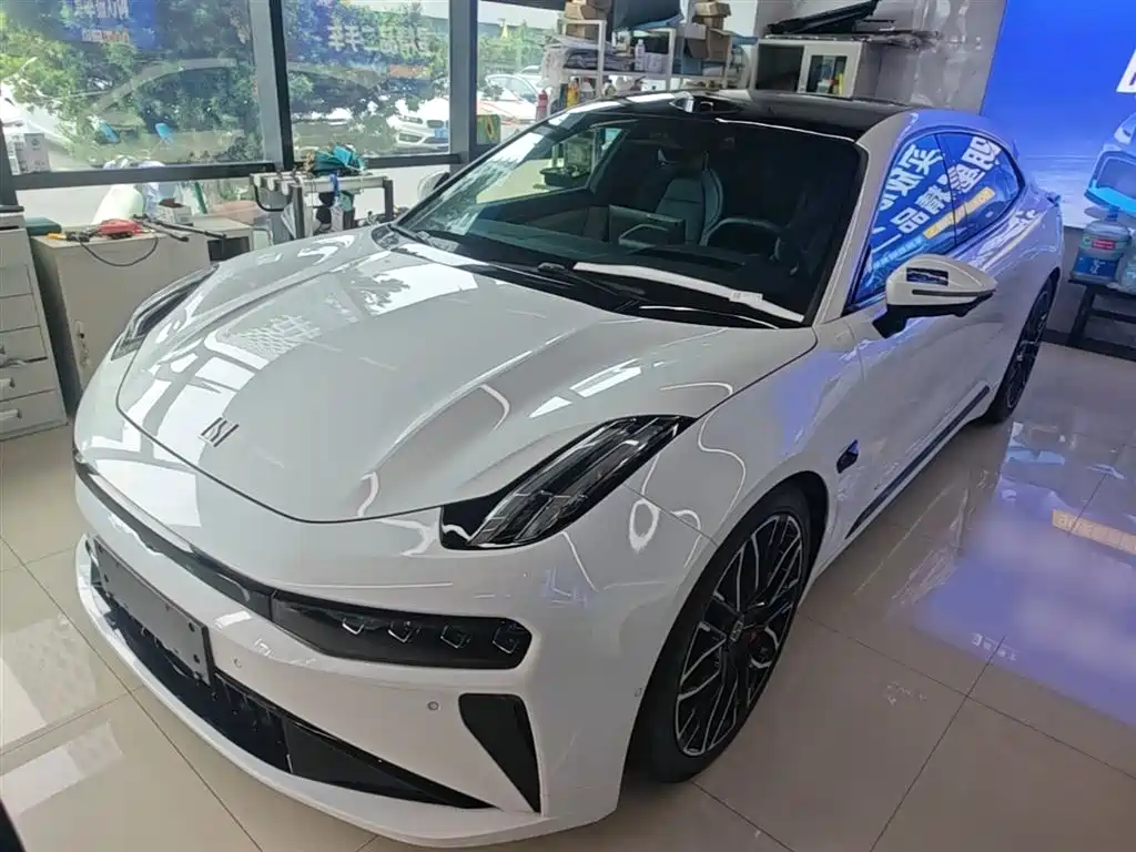 Zeekr 001 2025