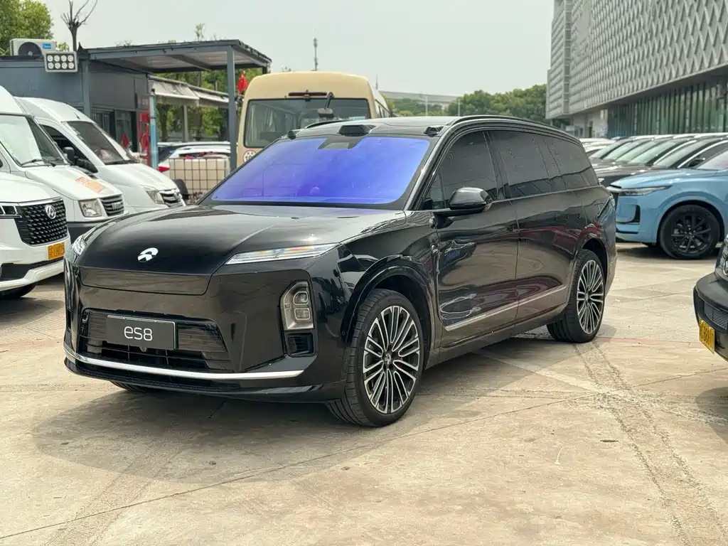 NIO ES8 2025