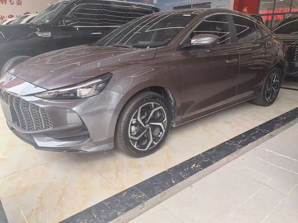MG MG5 2025