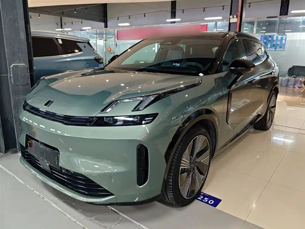 Lynk & Co 08 EM-P 2023