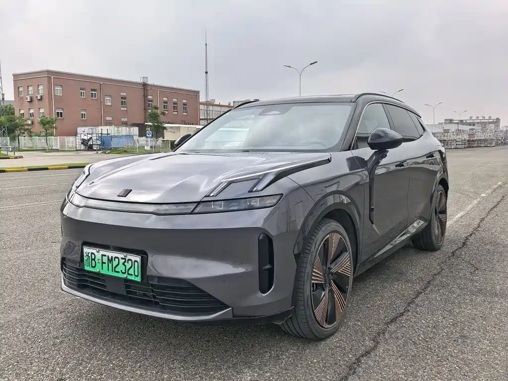 Lynk & Co 08 EM-P 2024
