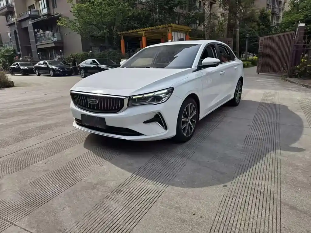 Geely Emgrand 2022