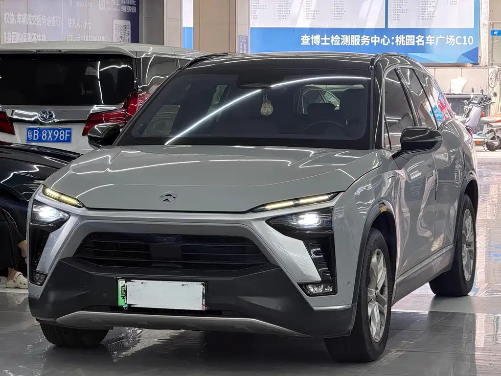 NIO ES8 2021